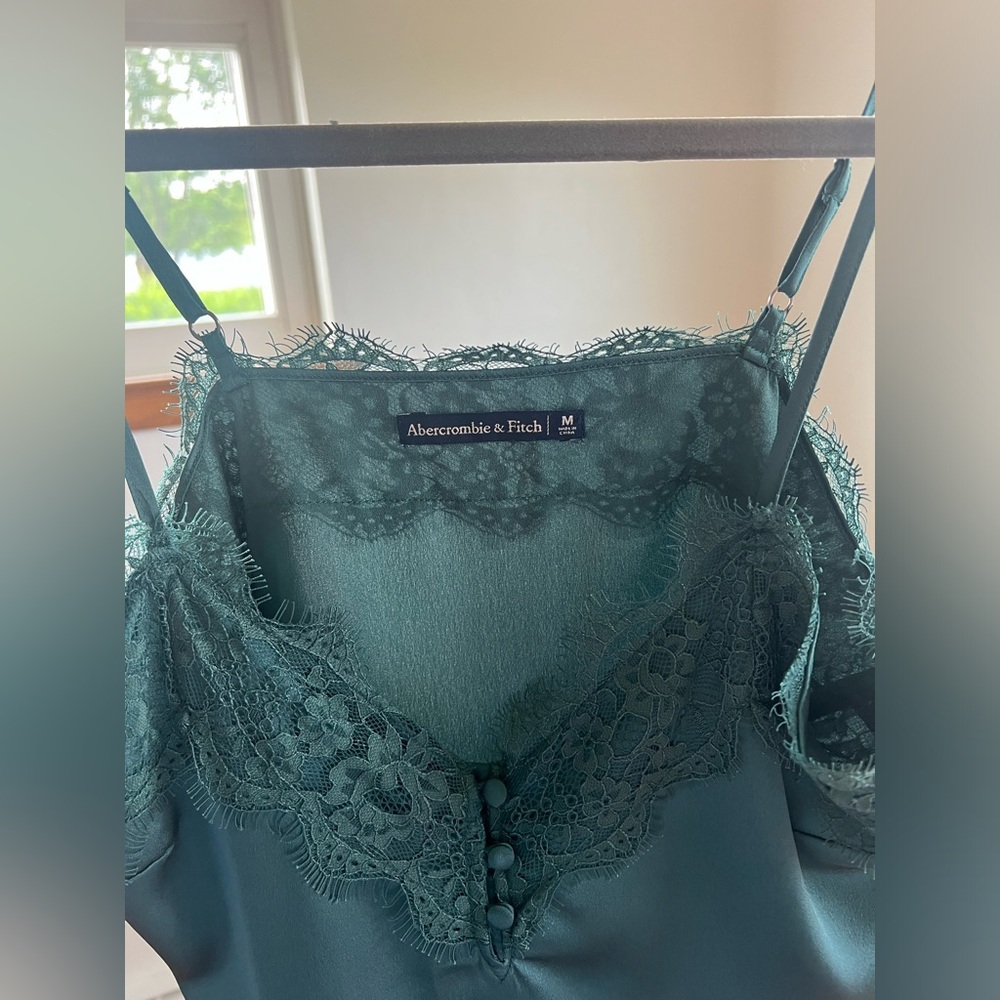 Abercrombie &Fitch Emerald Green lace time tank top with buttons - Picture 3 of 4